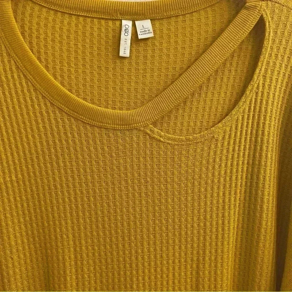 Knit Long Sleeve Top With Cut Out On Neckline/Chest Area - Picture 3 of 7